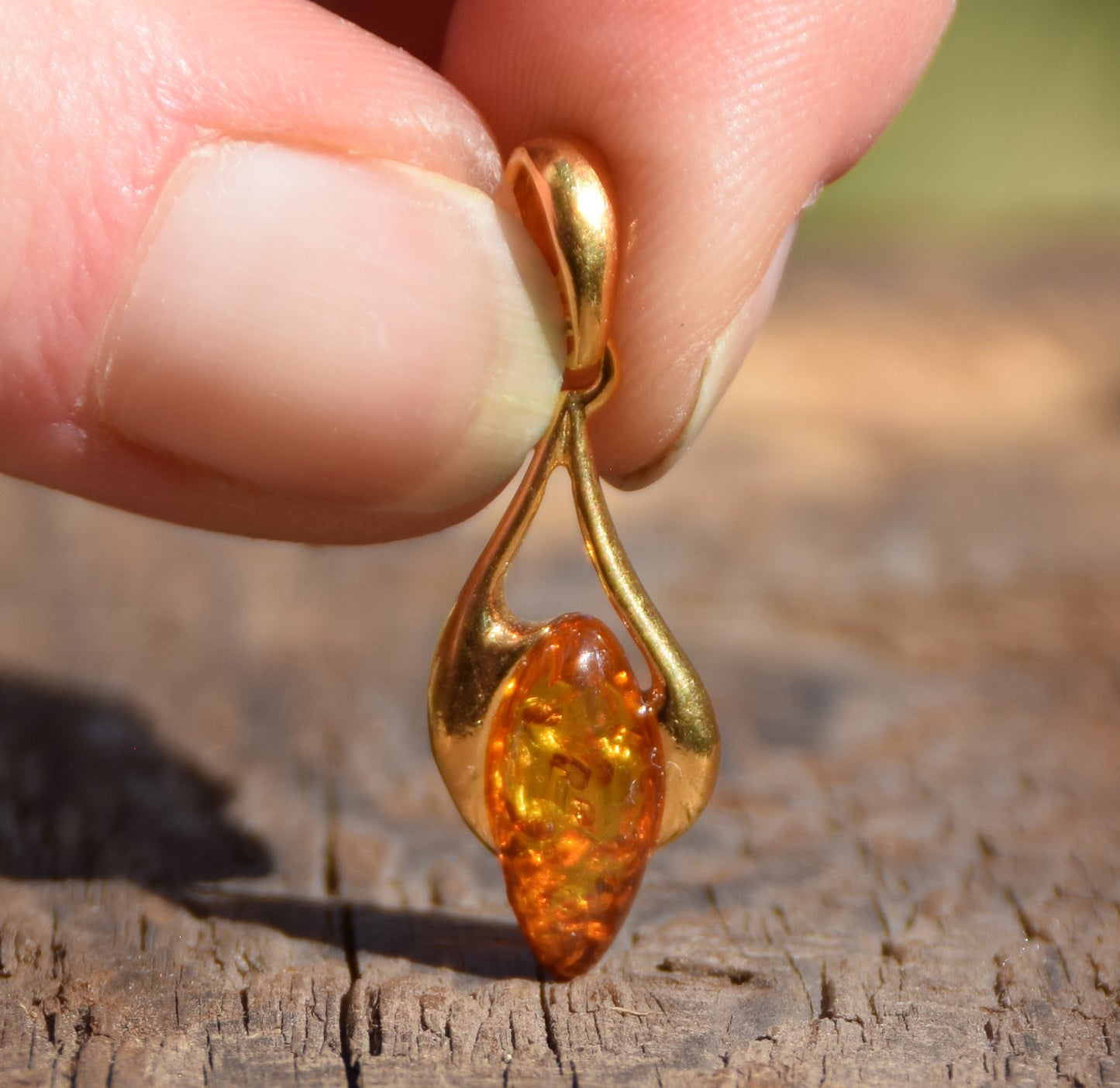 Luminous teardrop pendant in natural cognac-colored Amber and 18k Gold-plated 925 Sterling Silver, MJ Baltica, BZW071