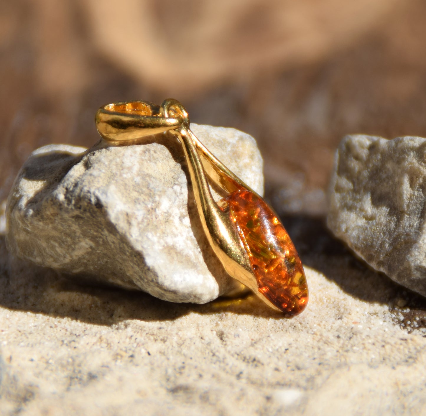 Luminous teardrop pendant in natural cognac-colored Amber and 18k Gold-plated 925 Sterling Silver, MJ Baltica, BZW071