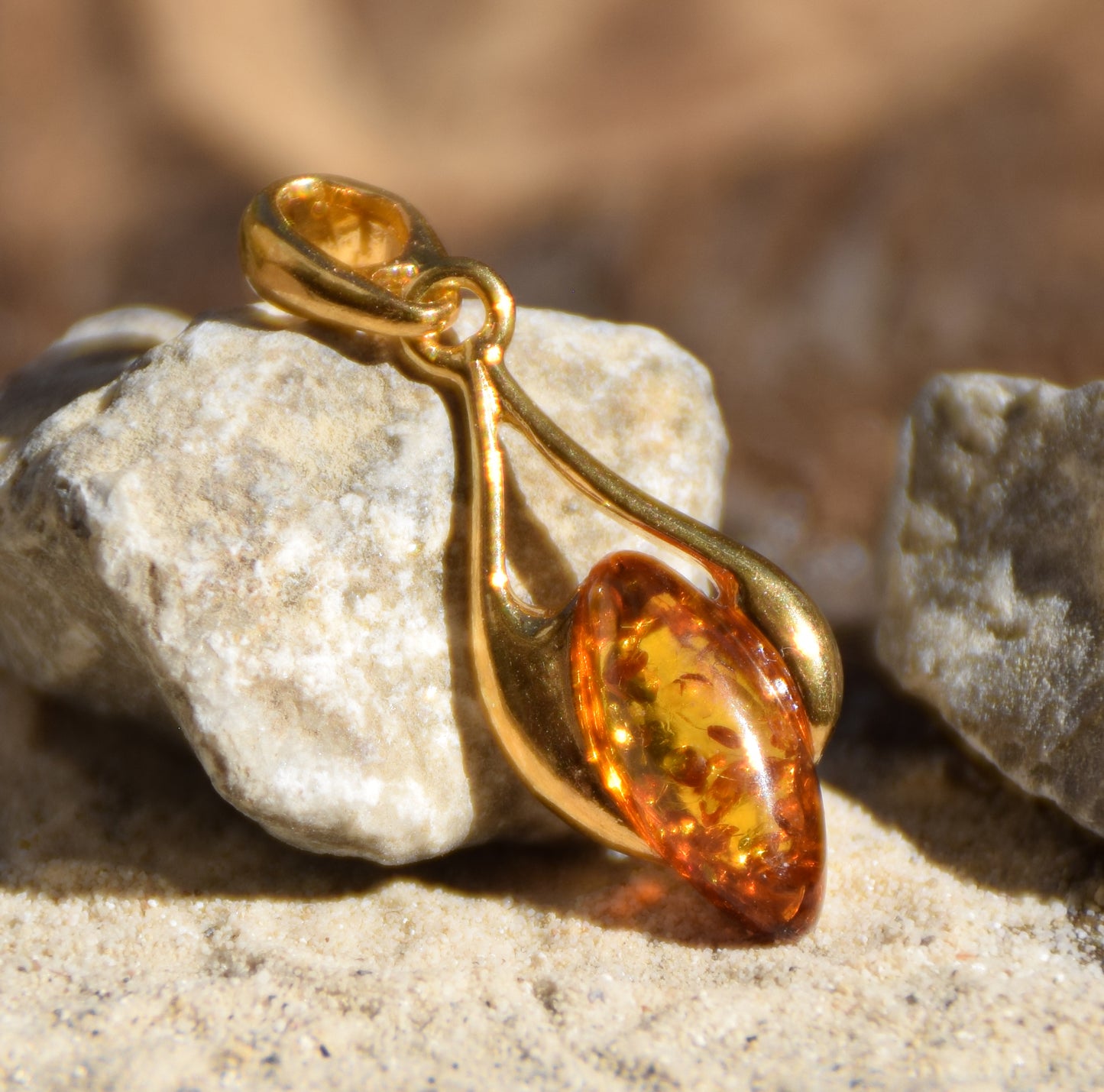 Luminous teardrop pendant in natural cognac-colored Amber and 18k Gold-plated 925 Sterling Silver, MJ Baltica, BZW071