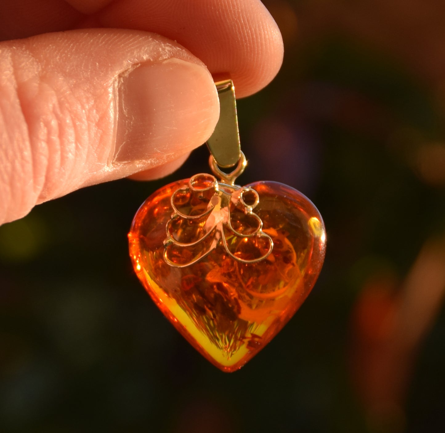 Romantic pendant with large cognac-colored natural amber heart and 18k gold-plated silver, MJ Baltica, BZW077