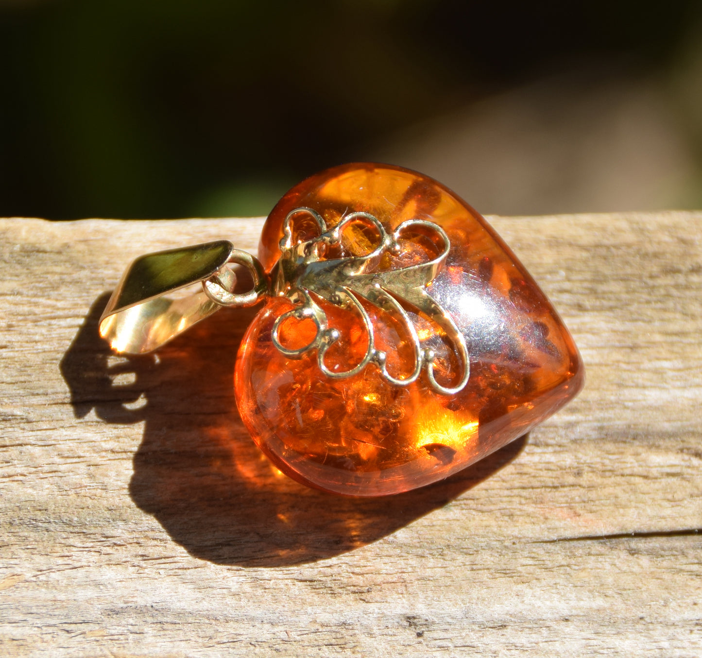 Romantic pendant with large cognac-colored natural amber heart and 18k gold-plated silver, MJ Baltica, BZW077