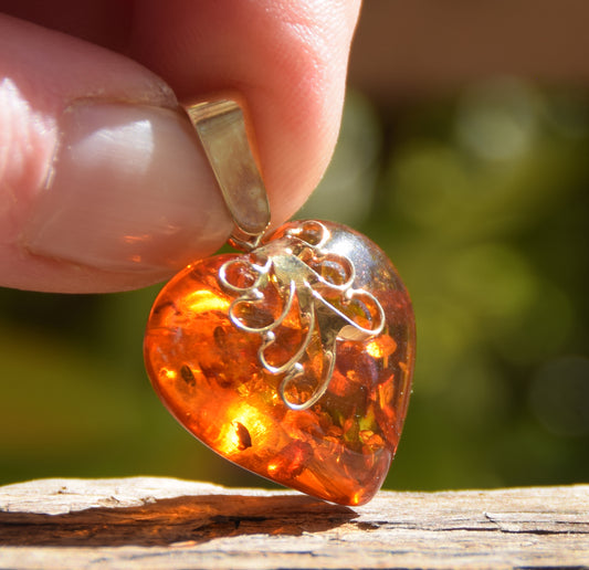 Romantic pendant with large cognac-colored natural amber heart and 18k gold-plated silver, MJ Baltica, BZW077