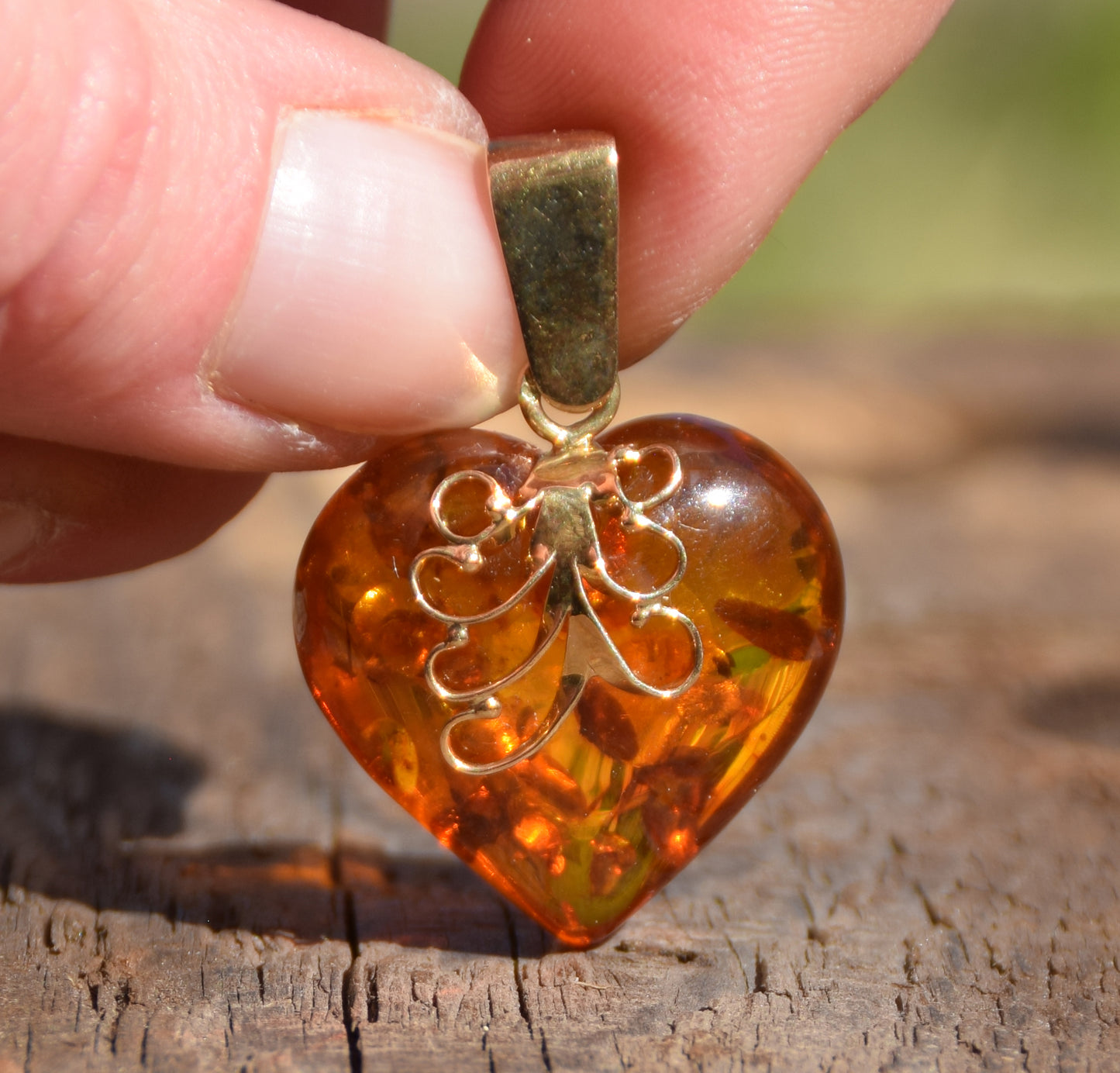 Romantic pendant with large cognac-colored natural amber heart and 18k gold-plated silver, MJ Baltica, BZW077