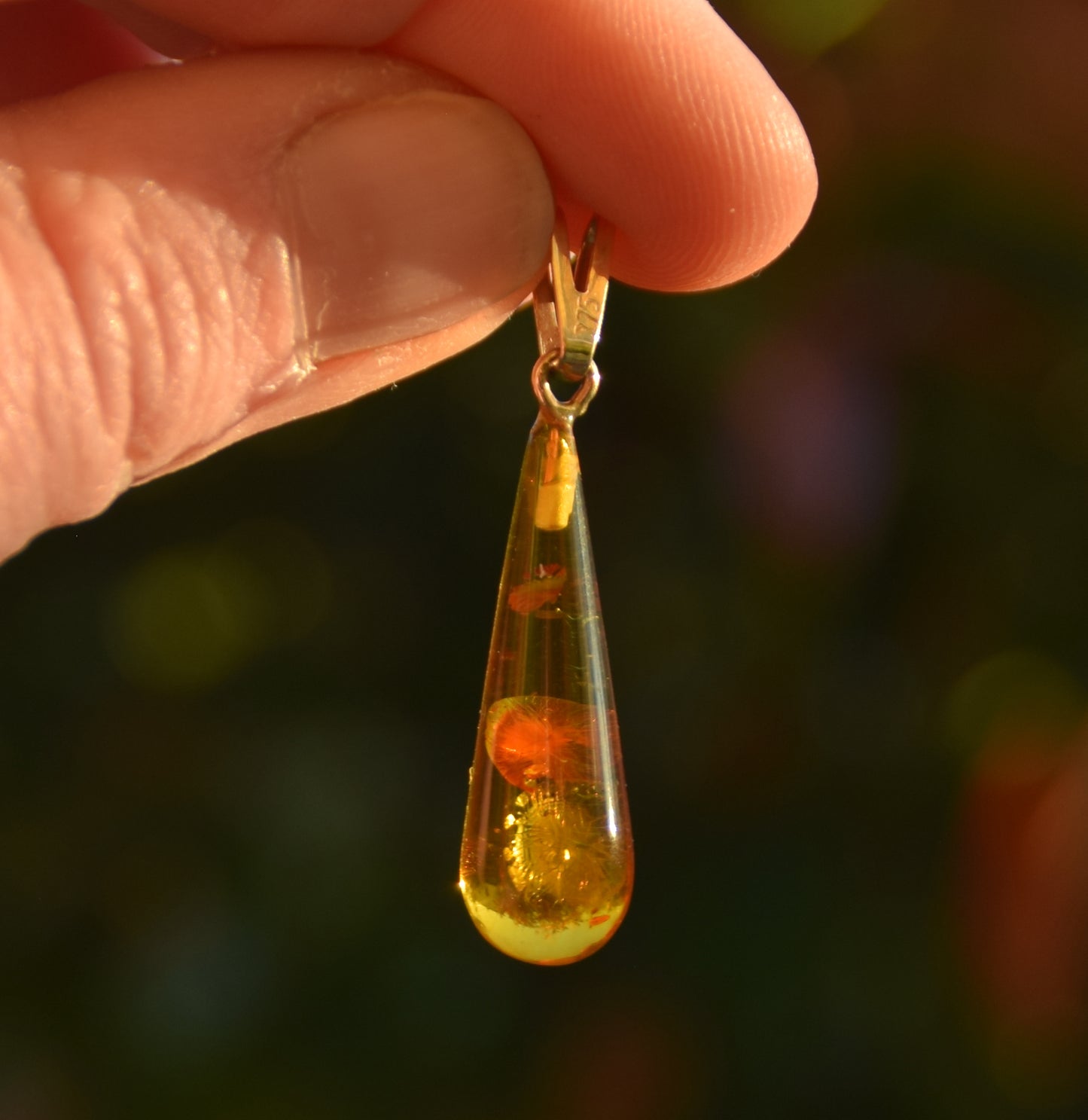 MJ Baltica, pendant, natural Baltic Amber, 925 Silver, 18k Gold Plated, handmade, drop, faceted, BZW086