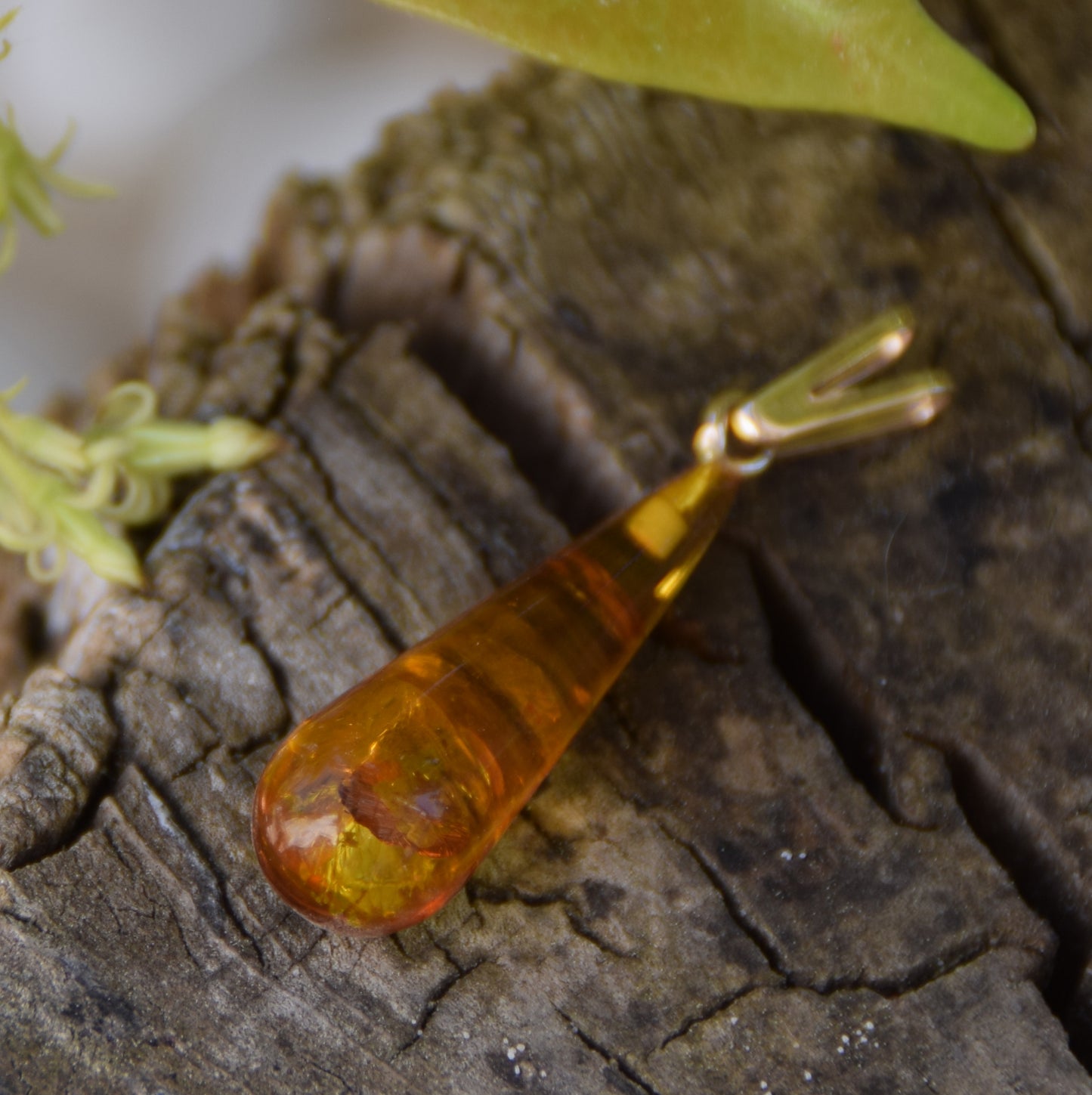 MJ Baltica, pendant, natural Baltic Amber, 925 Silver, 18k Gold Plated, handmade, drop, faceted, BZW086