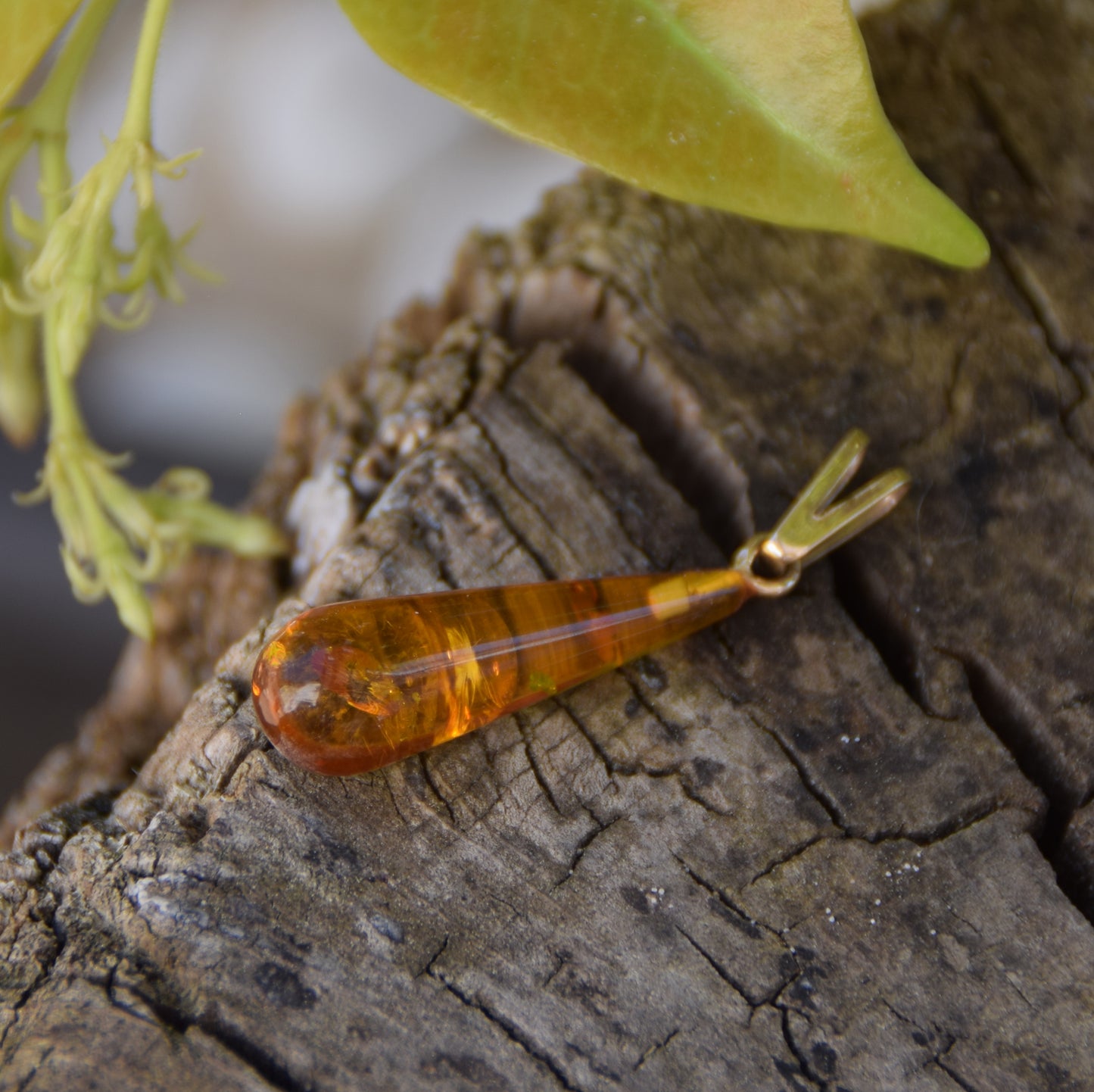 MJ Baltica, pendant, natural Baltic Amber, 925 Silver, 18k Gold Plated, handmade, drop, faceted, BZW086