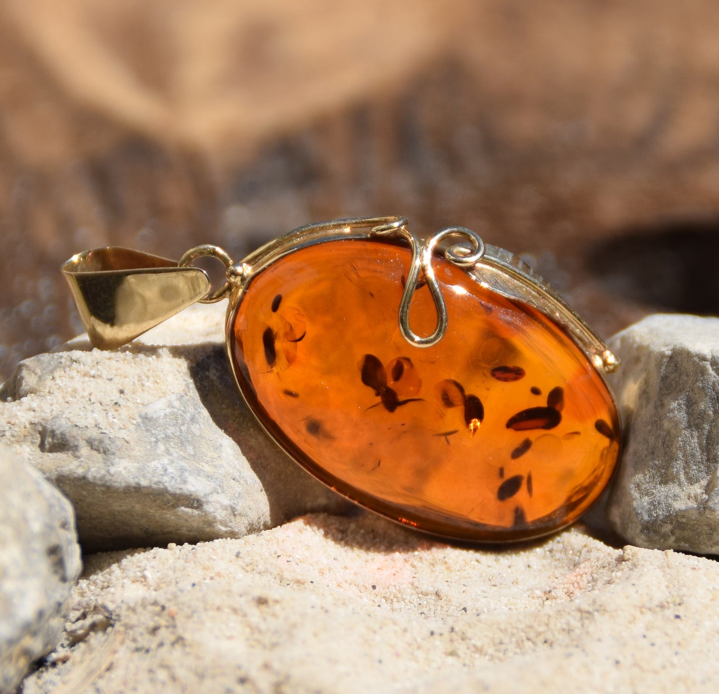 Vintage style pendant with natural cognac amber and 18k gold-plated 925 silver, MJ Baltica, BZW089
