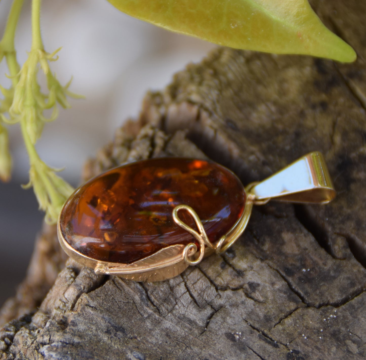 Vintage style pendant with natural cognac amber and 18k gold-plated 925 silver, MJ Baltica, BZW089