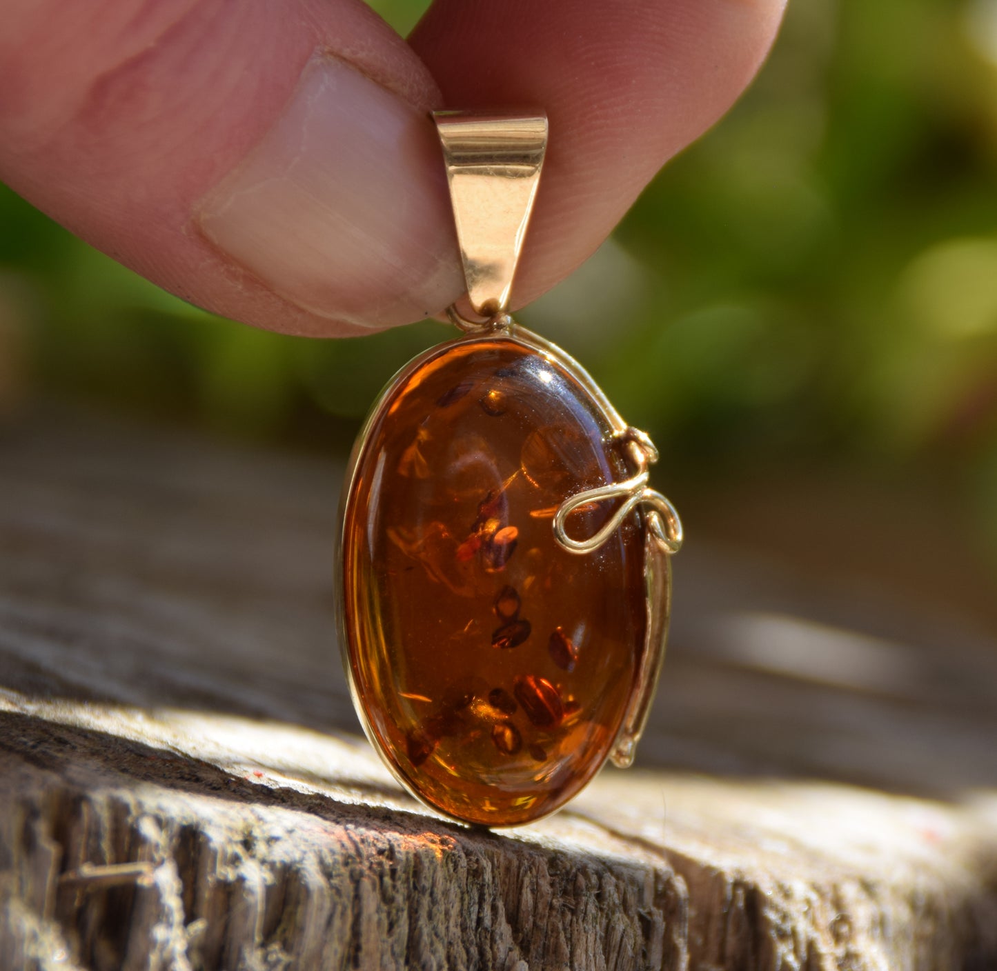 Vintage style pendant with natural cognac amber and 18k gold-plated 925 silver, MJ Baltica, BZW089