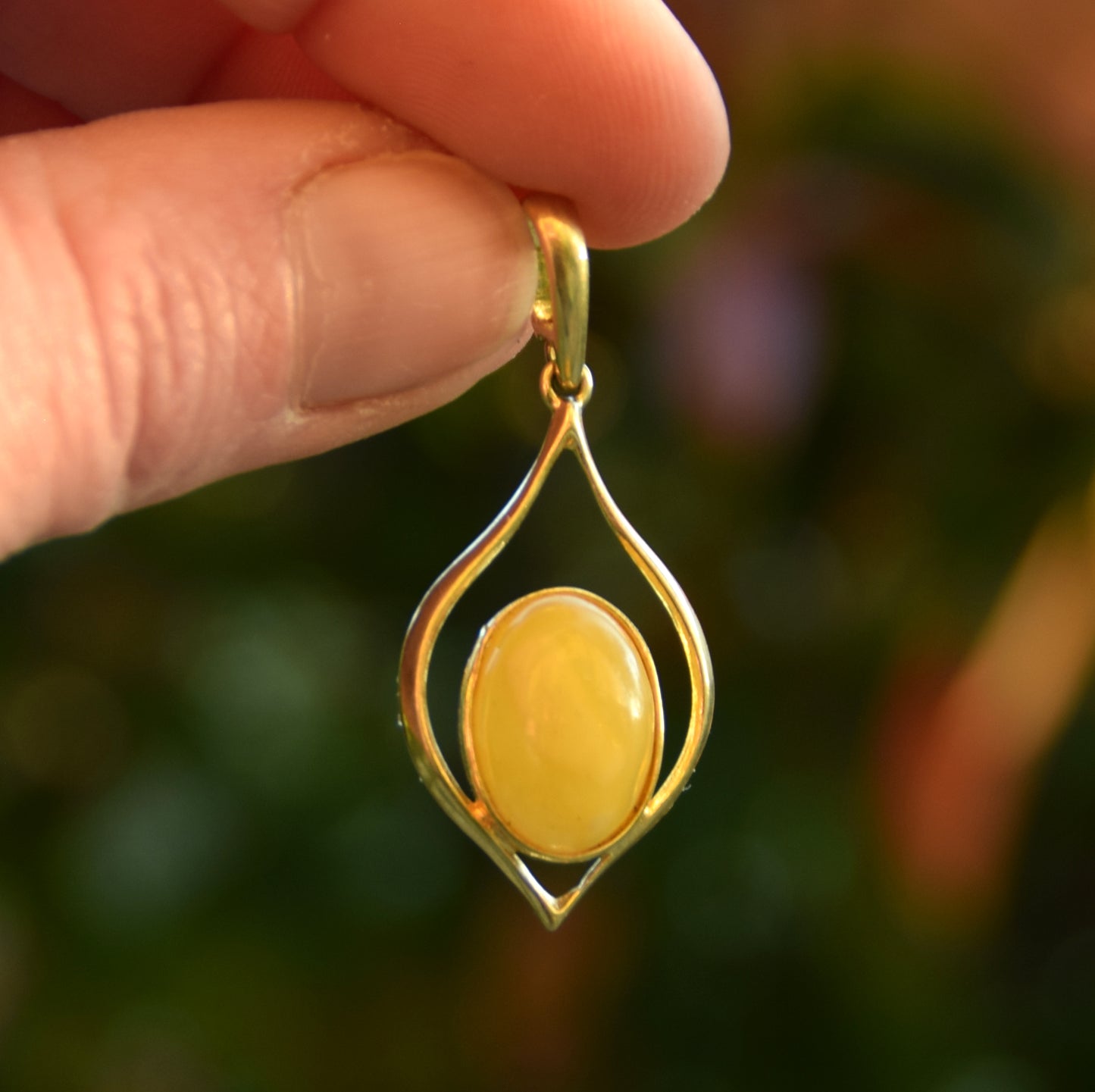 Elegant drop-shaped pendant in natural Imperial Amber and 18k Gold-plated 925 Sterling Silver, MJ Baltica, BZW097