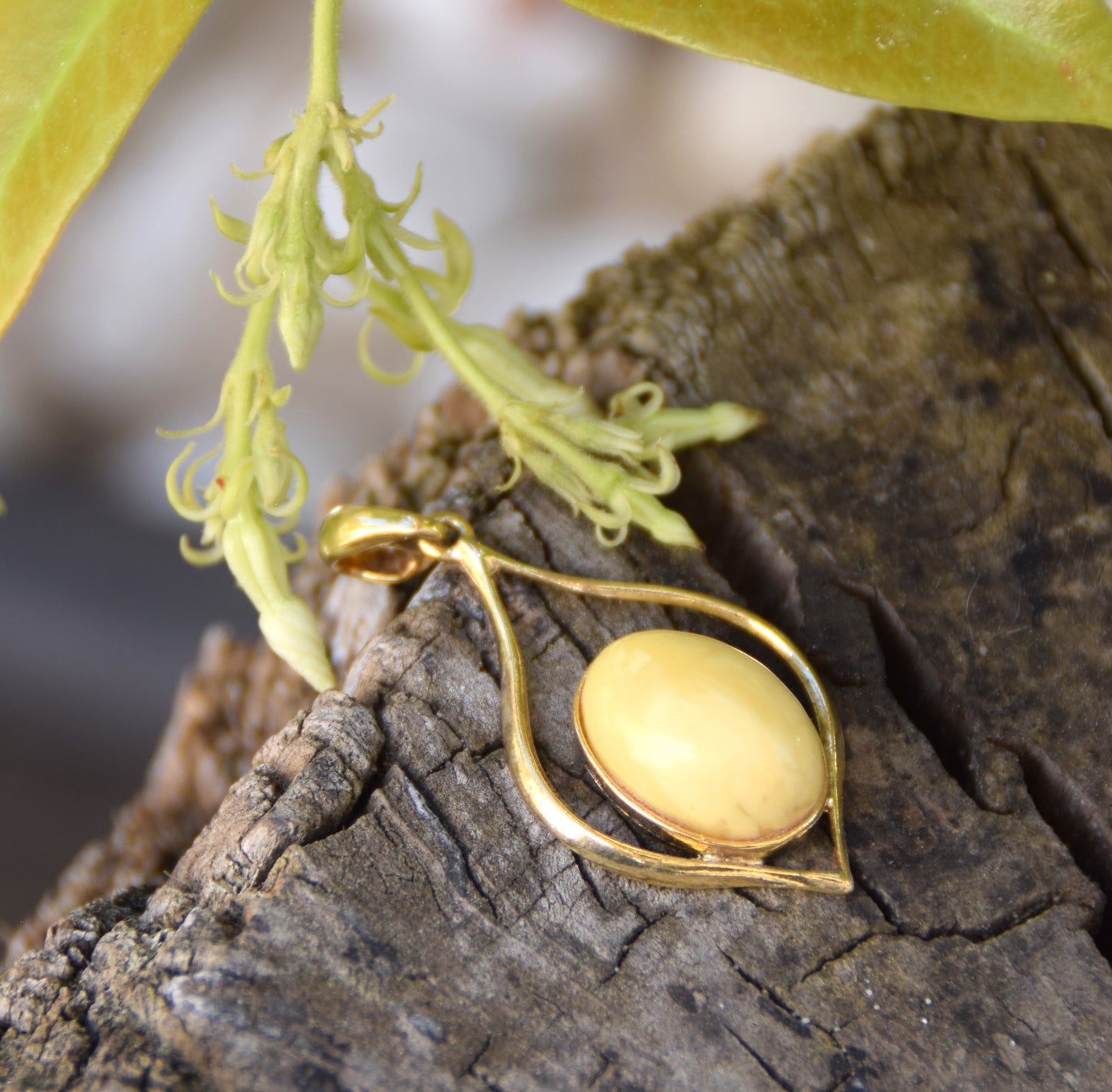 Elegant drop-shaped pendant in natural Imperial Amber and 18k Gold-plated 925 Sterling Silver, MJ Baltica, BZW097