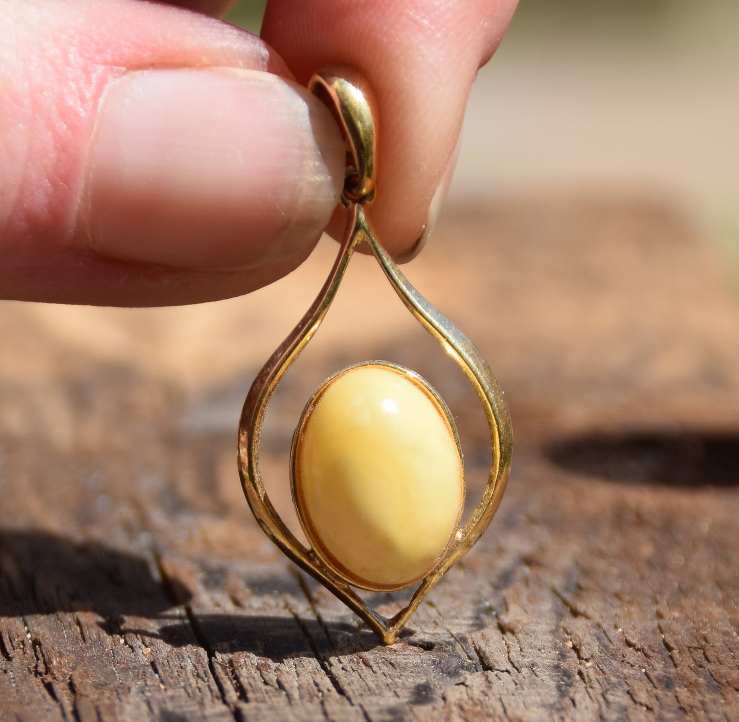 Elegant drop-shaped pendant in natural Imperial Amber and 18k Gold-plated 925 Sterling Silver, MJ Baltica, BZW097