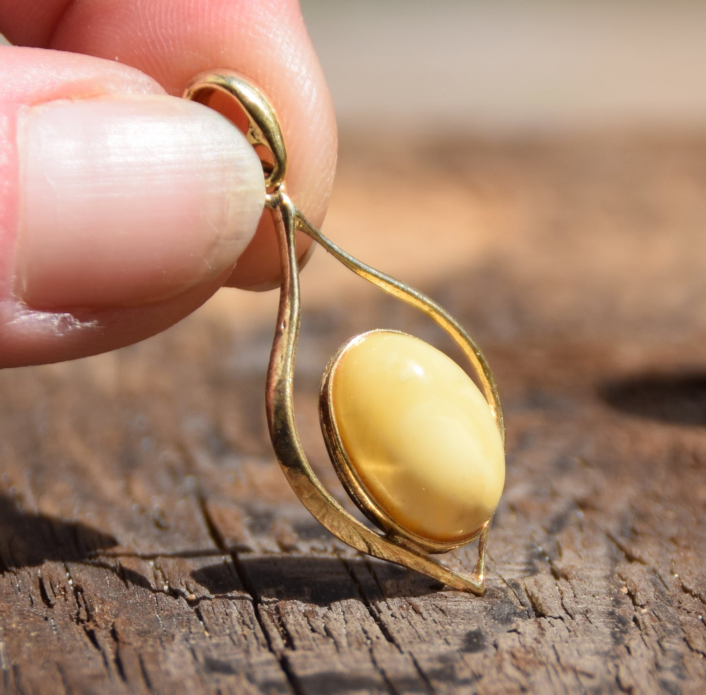 Elegant drop-shaped pendant in natural Imperial Amber and 18k Gold-plated 925 Sterling Silver, MJ Baltica, BZW097
