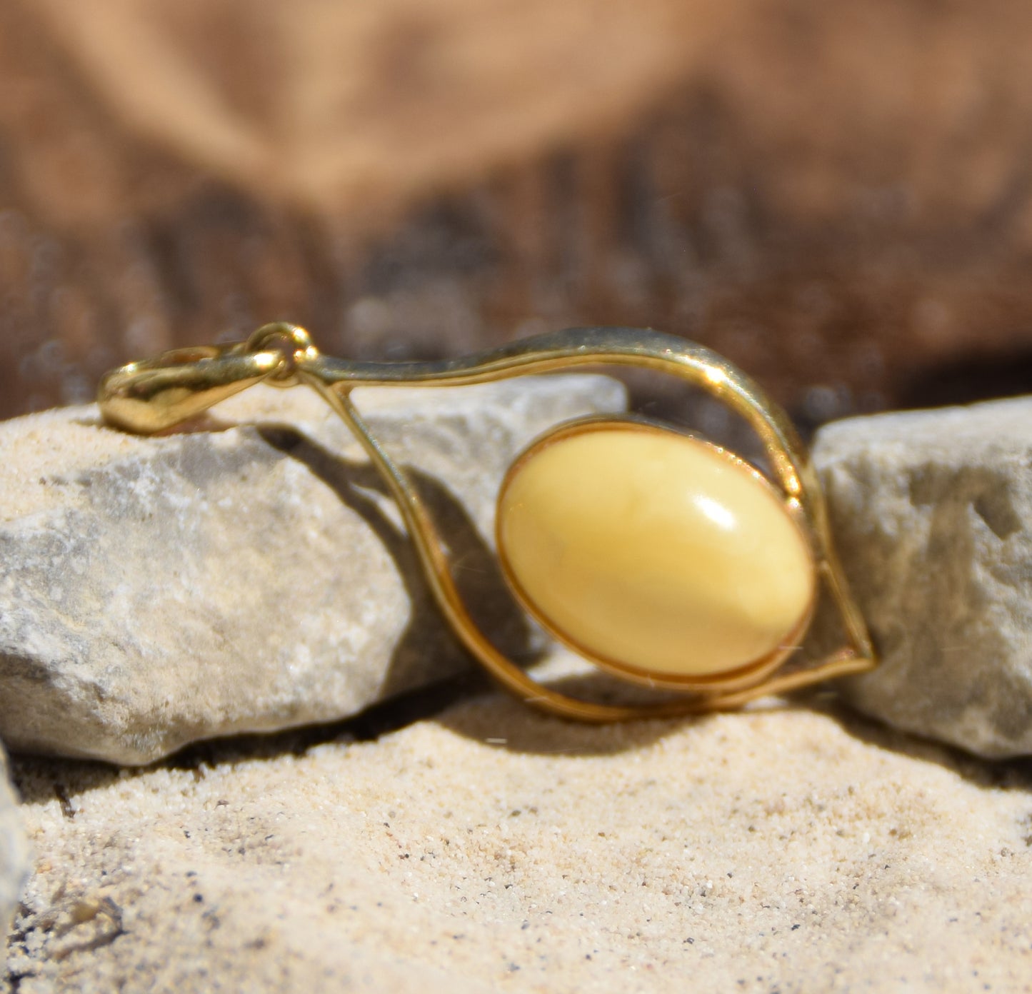 Elegant drop-shaped pendant in natural Imperial Amber and 18k Gold-plated 925 Sterling Silver, MJ Baltica, BZW097