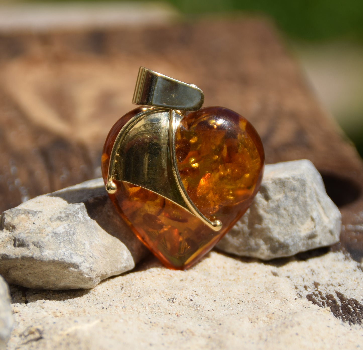 Large Heart Pendant in Natural Amber and 18k Gold Plated Sterling Silver, MJ Baltica, BZW099