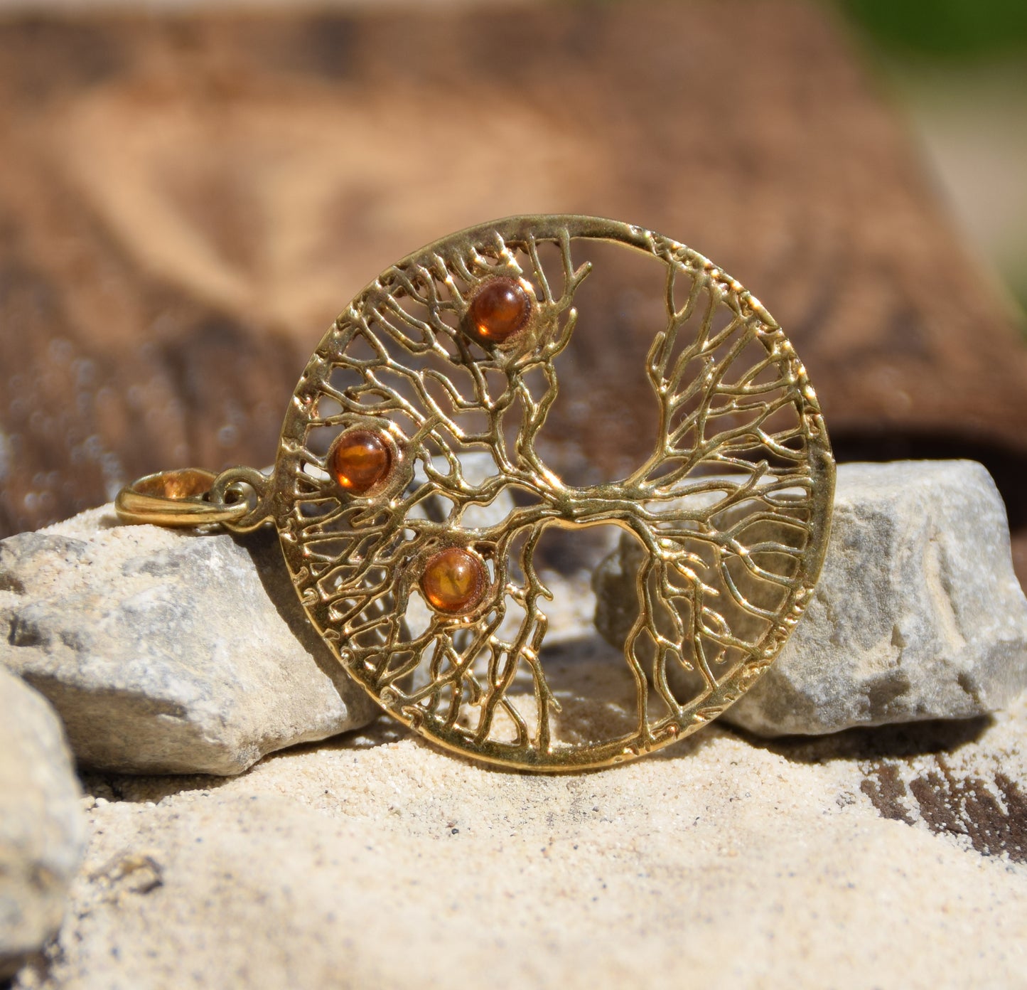 Ciondolo con albero della vita in Ambra naturale color cognac e Argento 925 placcato in Oro 18k, MJ Baltica, BZW101