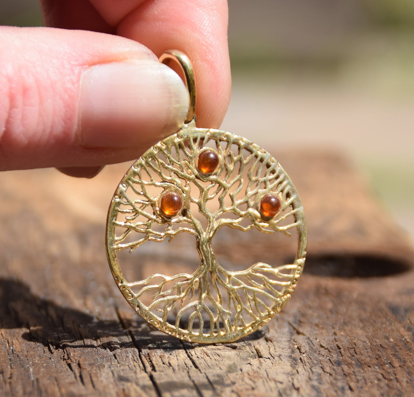 Ciondolo con albero della vita in Ambra naturale color cognac e Argento 925 placcato in Oro 18k, MJ Baltica, BZW101