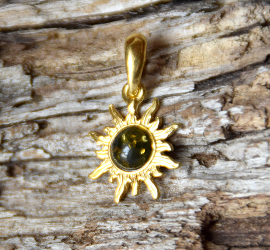 Delicate sun pendant with natural green Amber in 18k Gold plated Silver, MJ Baltica, BZW109