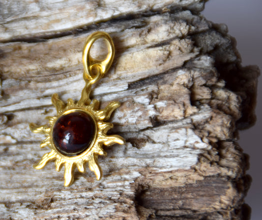 MJ Baltica, pendant, natural amber, Silver, Gold plated, handcrafted, sun, green amber, BZW113