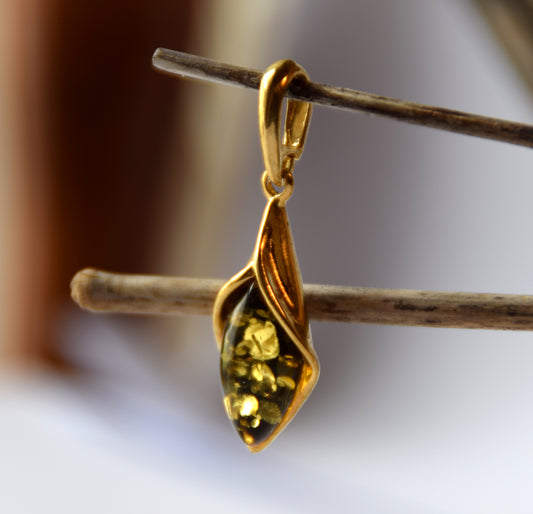 MJ Baltica, pendant, natural Baltic Amber, 925 Silver, 14k Gold Plated, beautiful, green amber, handcrafted, leaf, BZW121