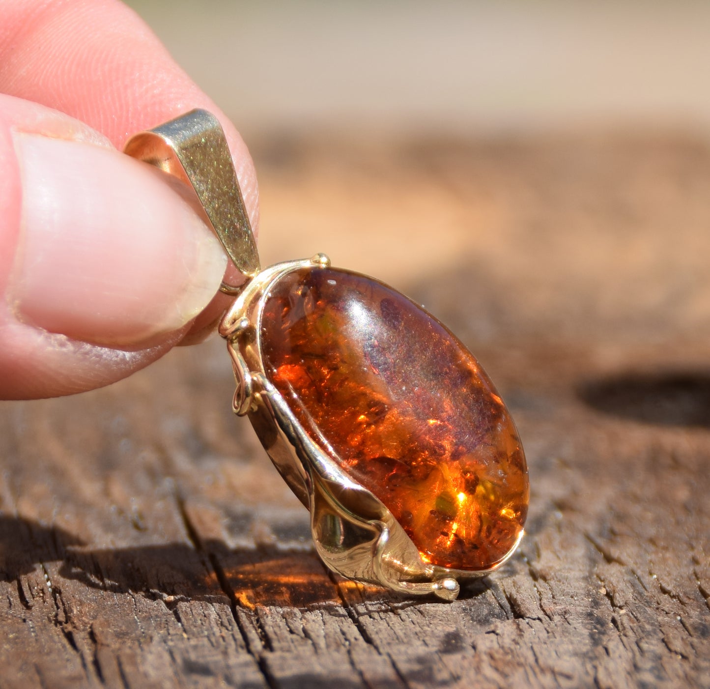 Classic vintage style oval pendant in natural cognac-colored Amber and 18k Gold plated Silver, MJ Baltica, BZW122