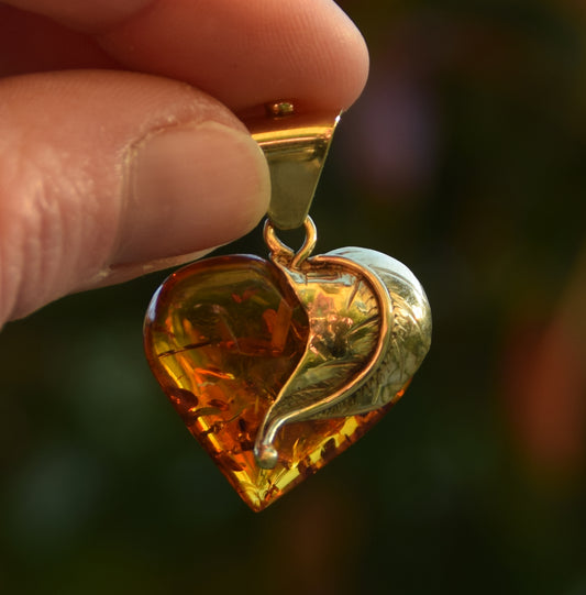 MJ Baltica, pendant, natural Amber, Silver, Gold plated, handcrafted, heart, leaf, luminous, BZW123