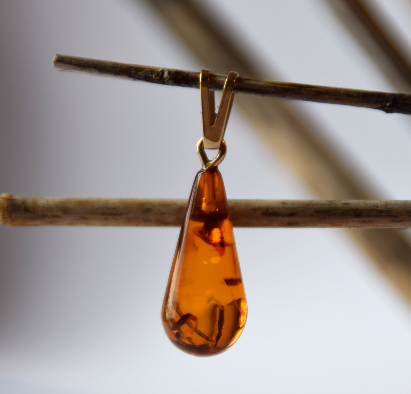 MJ Baltica, pendant, natural Amber, Silver, Gold plated, handcrafted, drop, luminous, BZW124