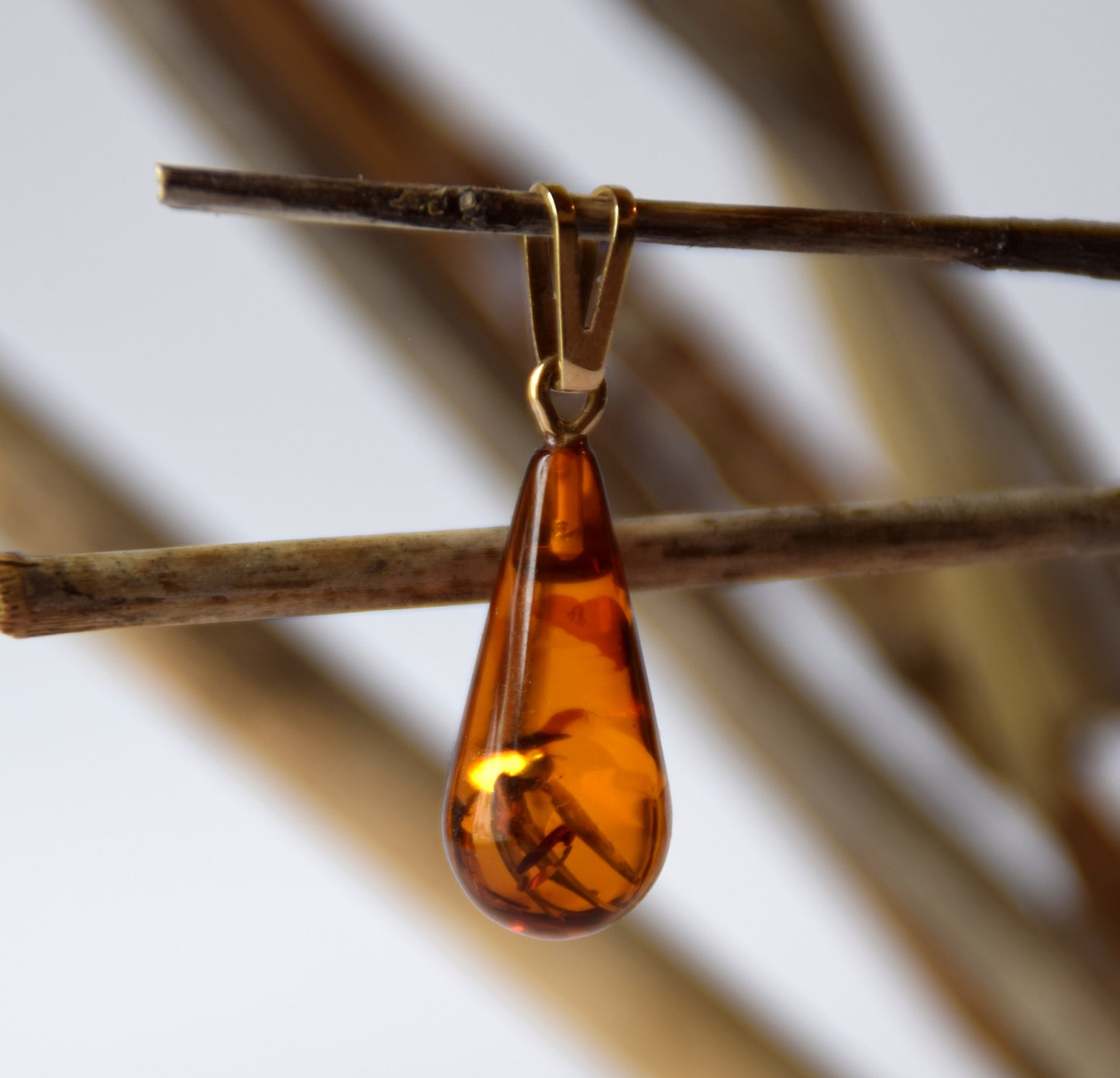 MJ Baltica, pendant, natural Amber, Silver, Gold plated, handcrafted, drop, luminous, BZW124