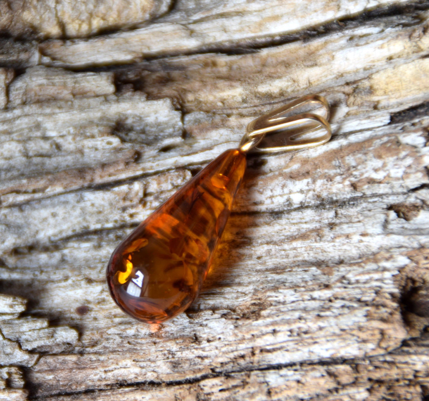 MJ Baltica, pendant, natural Amber, Silver, Gold plated, handcrafted, drop, luminous, BZW124