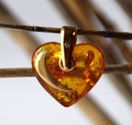 MJ Baltica, pendant, natural Amber, Silver, Gold plated, handcrafted, heart, moon, luminous, BZW125