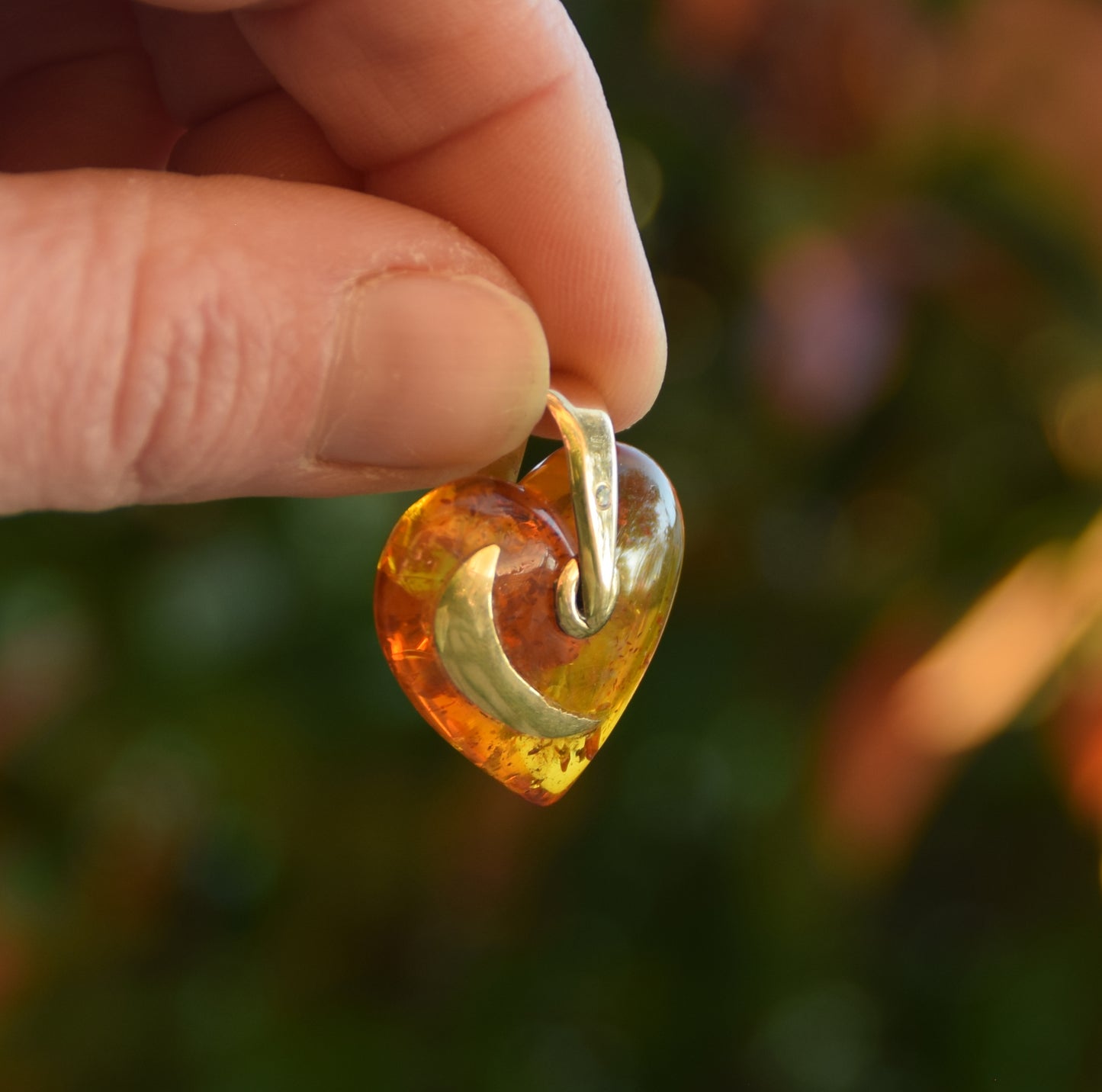 MJ Baltica, ciondolo, Ambra naturale, Argento, placcato Oro 18k, artigianale, cuore, luna, luminoso, BZW125