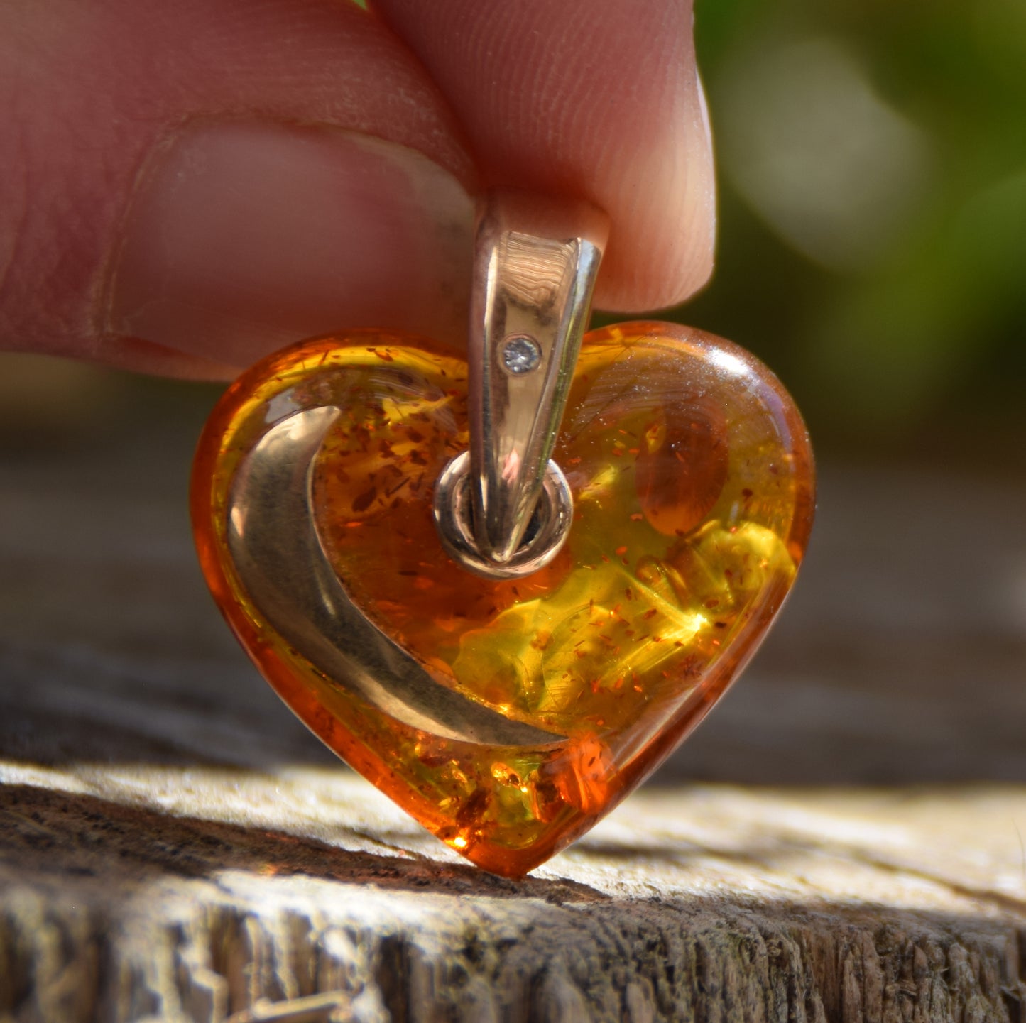Romantic heart pendant in natural Amber and 18k Gold-plated Silver, MJ Baltica, BZW125