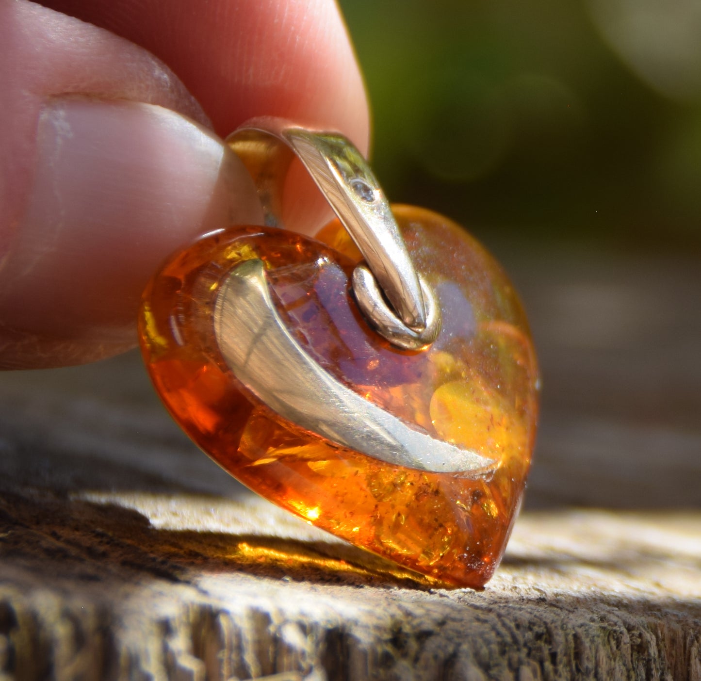 Romantic heart pendant in natural Amber and 18k Gold-plated Silver, MJ Baltica, BZW125