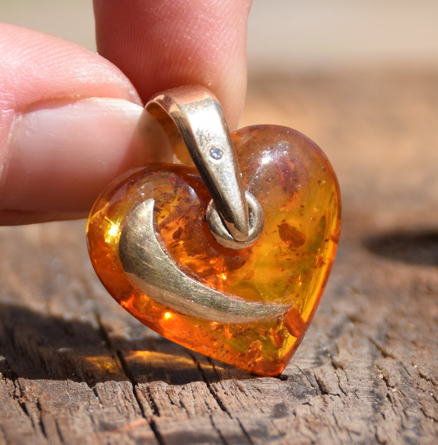 Romantic heart pendant in natural Amber and 18k Gold-plated Silver, MJ Baltica, BZW125