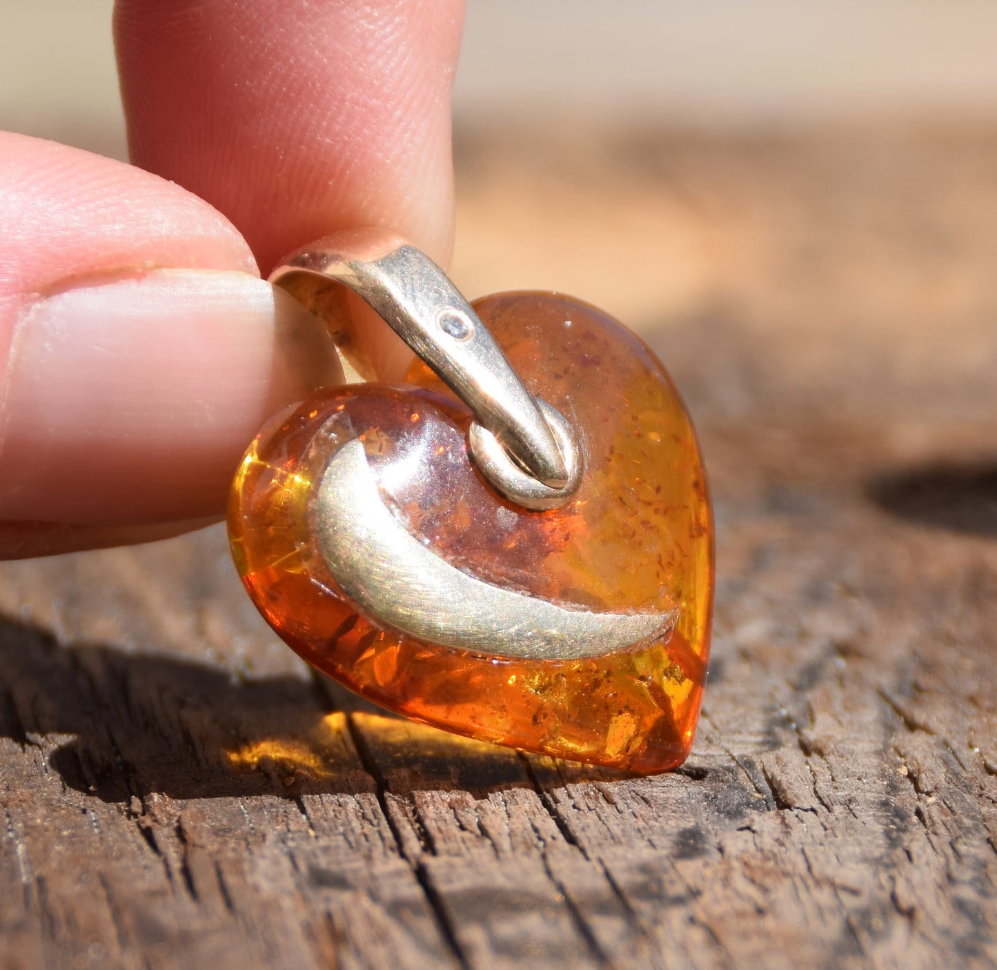 Romantic heart pendant in natural Amber and 18k Gold-plated Silver, MJ Baltica, BZW125