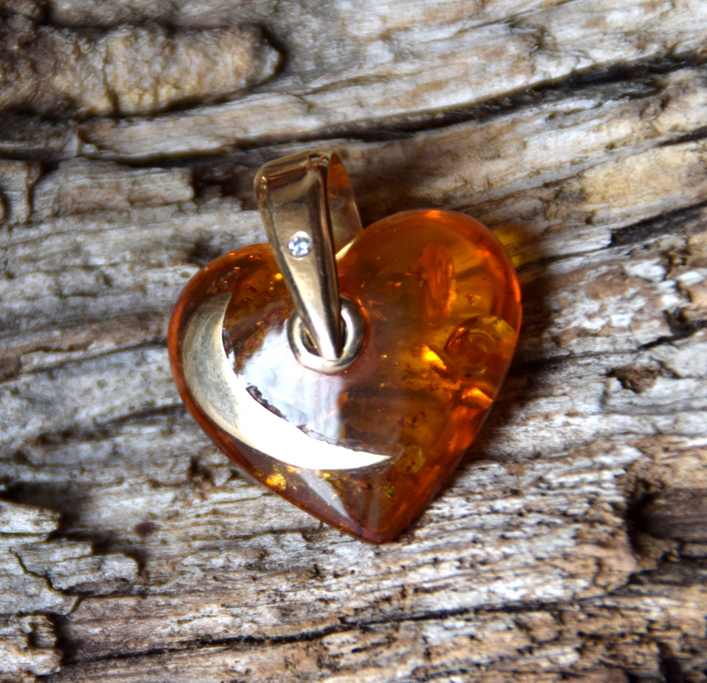 MJ Baltica, pendant, natural Amber, Silver, Gold plated, handcrafted, heart, moon, luminous, BZW125