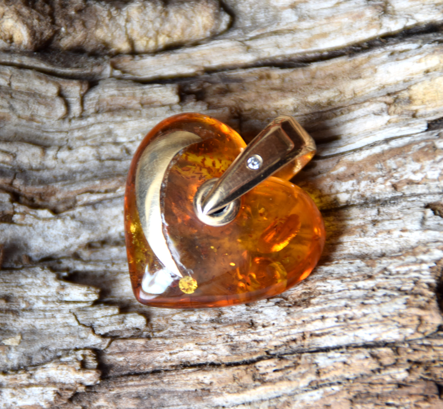 MJ Baltica, pendant, natural Amber, Silver, Gold plated, handcrafted, heart, moon, luminous, BZW125