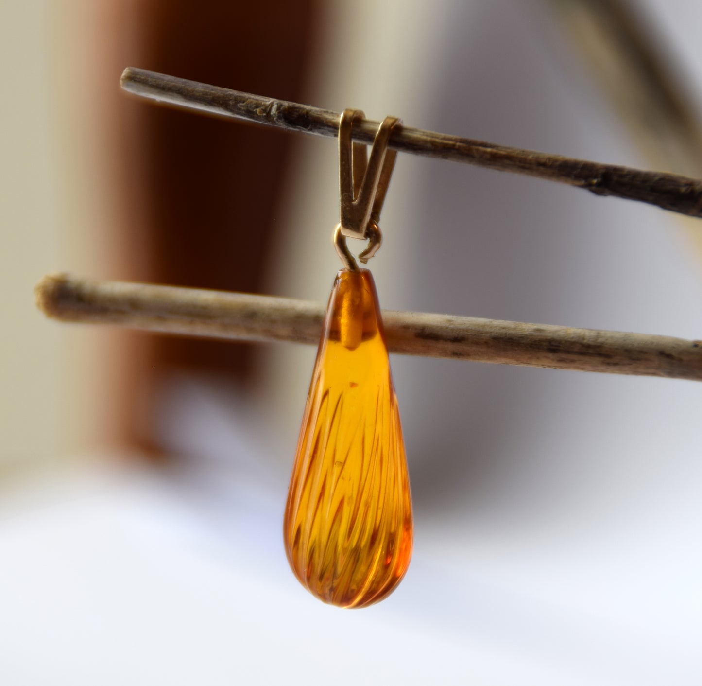 MJ Baltica, pendant, natural Amber, Silver, Gold plated, handcrafted, drop, luminous, BZW126