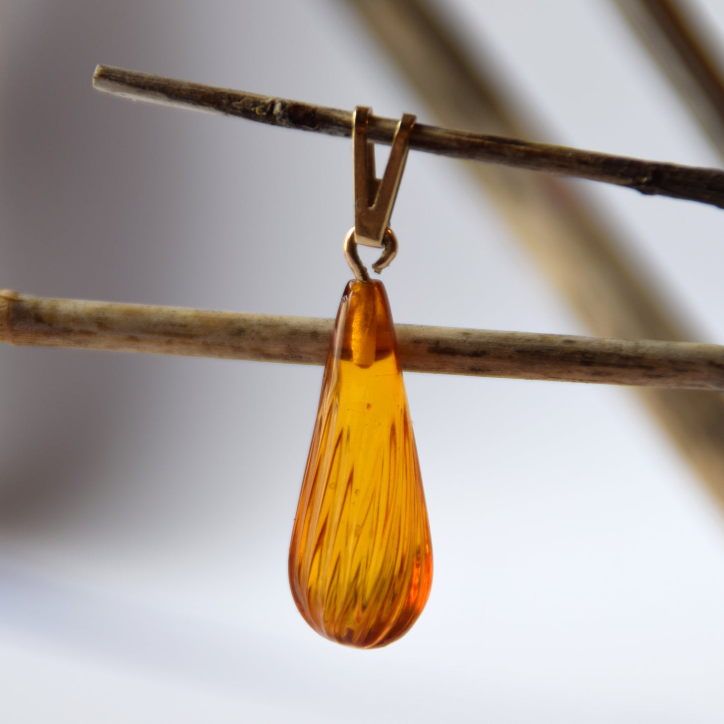 MJ Baltica, pendant, natural Amber, Silver, Gold plated, handcrafted, drop, luminous, BZW126