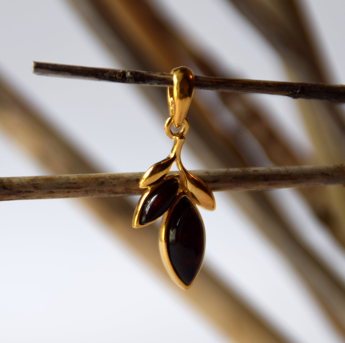 MJ Baltica, pendant, natural Amber, Silver, Gold plated, handcrafted, leaves, dark brown amber, BZW128