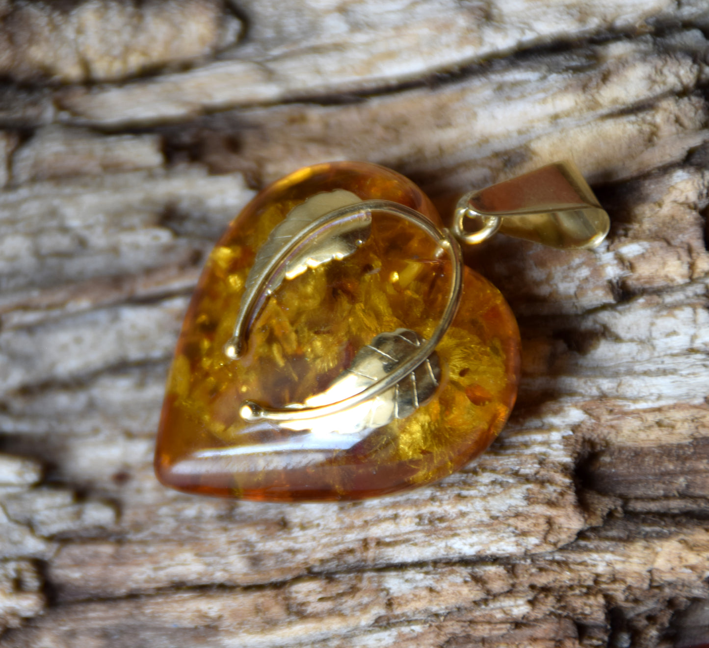 MJ Baltica, pendant, natural Amber, Silver, Gold plated, handcrafted, heart, luminous, BZW130