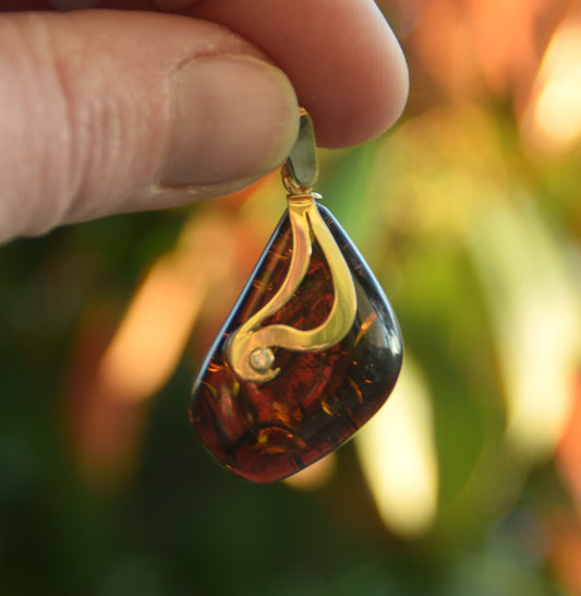 MJ Baltica, ciondolo, Ambra naturale, Argento, placcato Oro 18k, artigianale, grande, ambra marrone scura, BZW134