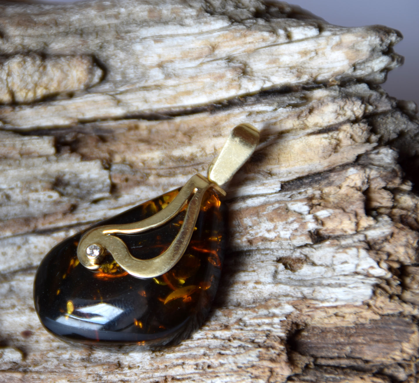 MJ Baltica, pendant, Natural Amber, Silver, Gold plated, handcrafted, large, dark brown amber, BZW134