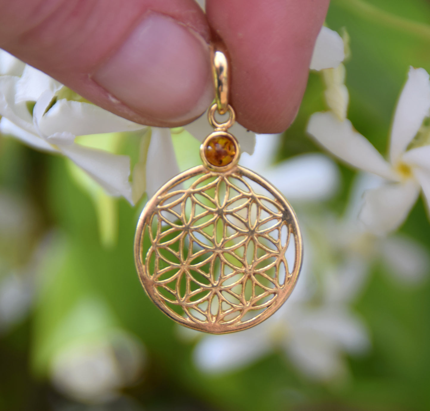 Ciondolo con fiore della vita in Ambra naturale color cognac e Argento 925 placcato in Oro 18k, MJ Baltica, BZW092