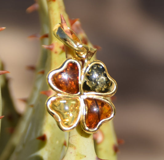 Lucky charm pendant with four-leaf clover in natural Amber of various shades and 18k Gold plated 925 Silver, MJ Baltica, BZW146
