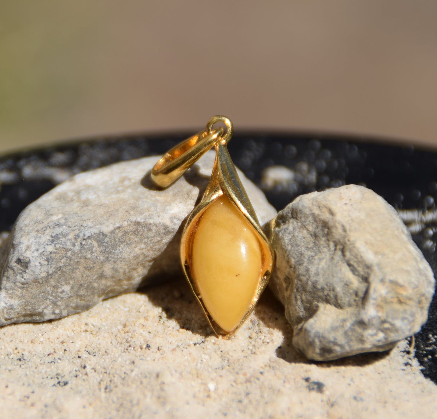 Elegant floral pendant in imperial natural Amber and 18k Gold-plated Sterling Silver, MJ Baltica, BZW157
