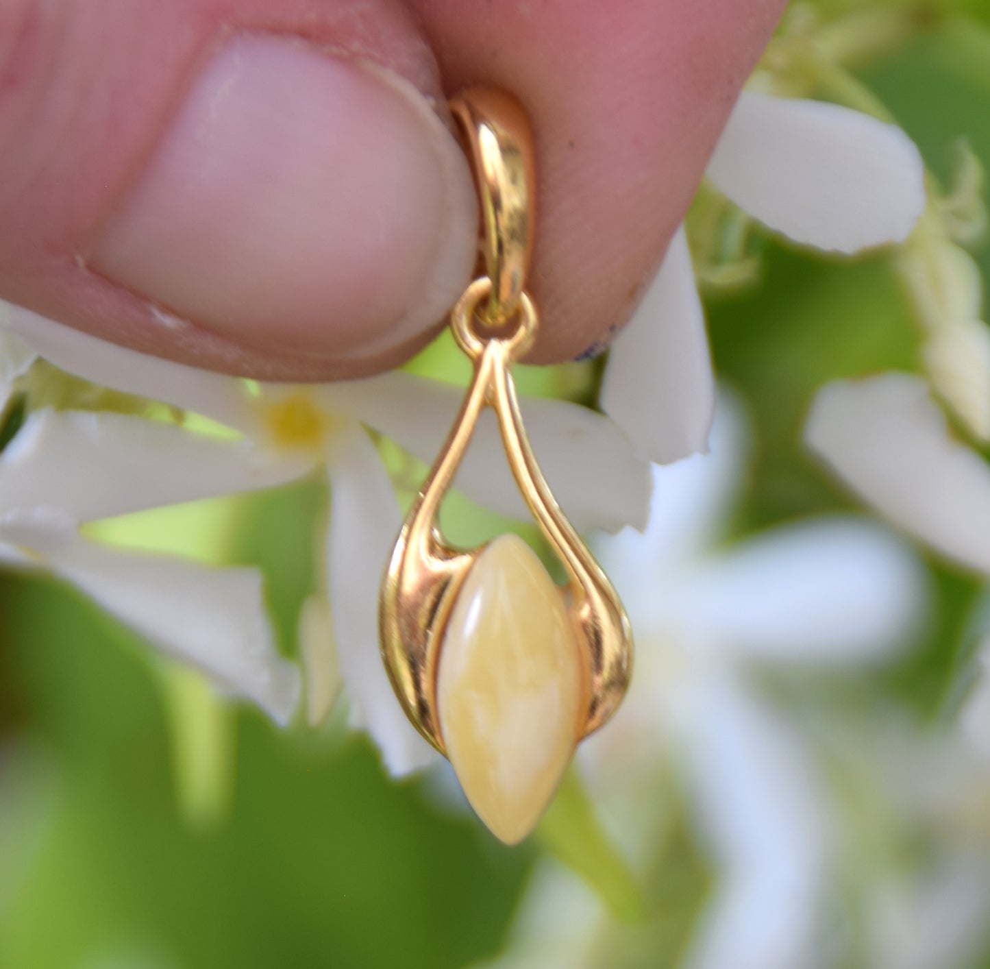 Elegante ciondolo in Ambra naturale imperiale e Argento 925 placcato in Oro 18k, MJ Baltica, BZW160