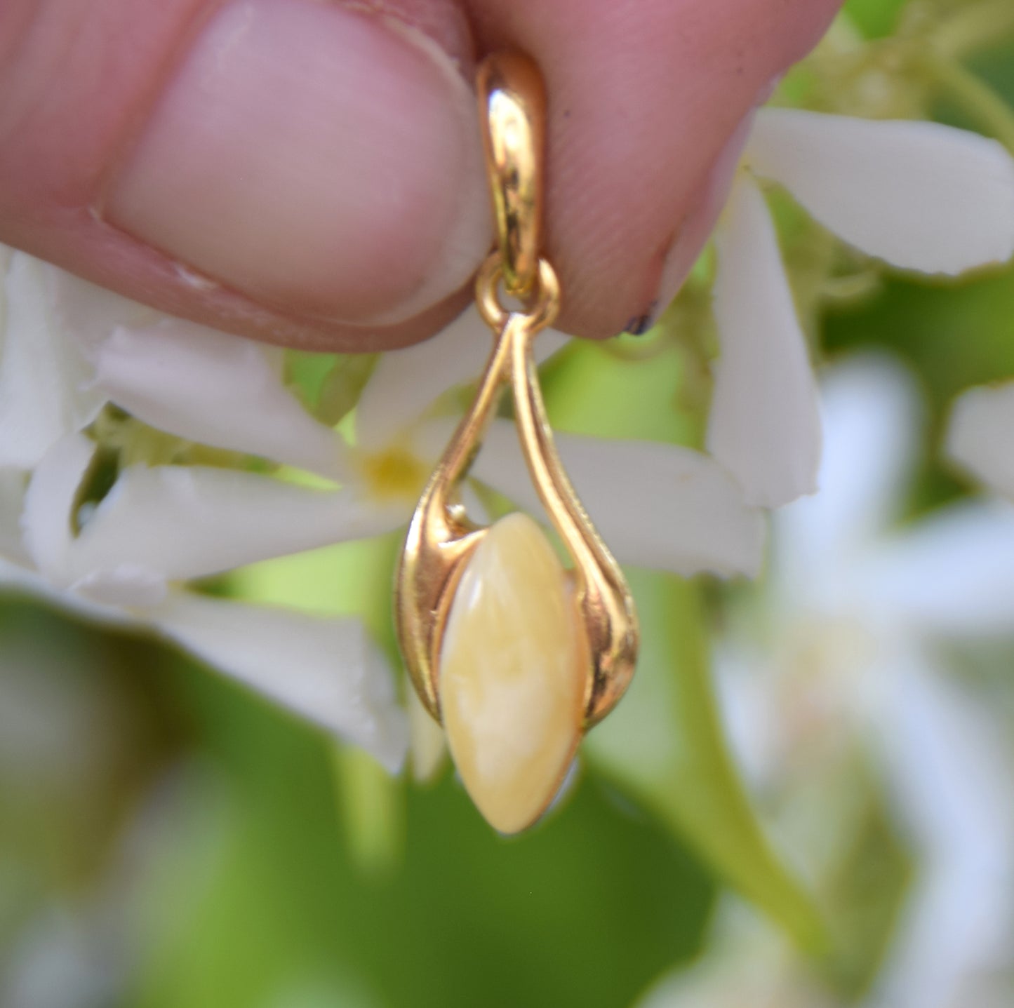 Elegante ciondolo in Ambra naturale imperiale e Argento 925 placcato in Oro 18k, MJ Baltica, BZW160