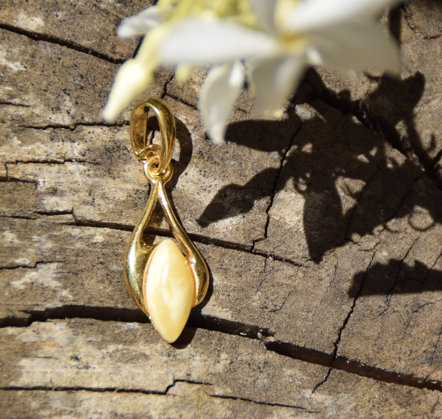 Elegante ciondolo in Ambra naturale imperiale e Argento 925 placcato in Oro 18k, MJ Baltica, BZW160