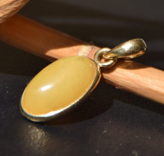 MJ Baltica, Ciondolo di Ambra naturale con Argento, placcato in Oro 18k BZW162